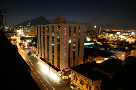 Отель Mision Monterrey Centro Historico Экстерьер фото